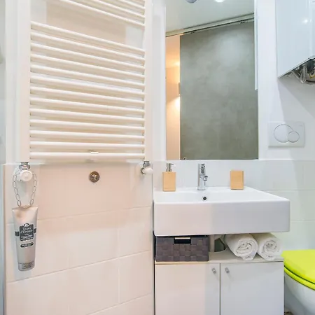 The Loft Gallery By Giulia Daire